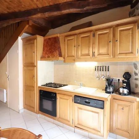 Nyaraló Charmante Maison Renovee Avec Jardin Et Cheminee Au Coeur Des Volcans D'auvergne - Fr-1-742-280 Moussages