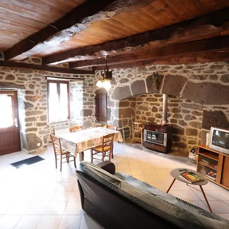 Charmante Maison Renovee Avec Jardin Et Cheminee Au Coeur Des Volcans D'auvergne - Fr-1-742-280 度假居 *