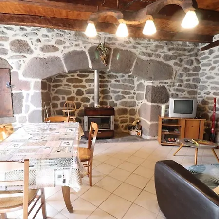 度假居 Charmante Maison Renovee Avec Jardin Et Cheminee Au Coeur Des Volcans D'auvergne - Fr-1-742-280